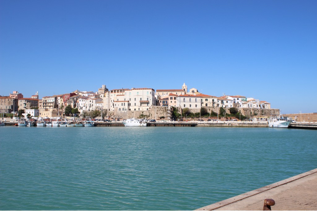 Foto del porto e del borgo antico di Termoli